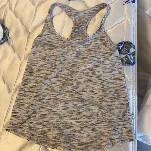 Lululemon workout top - Picture 1 of 3